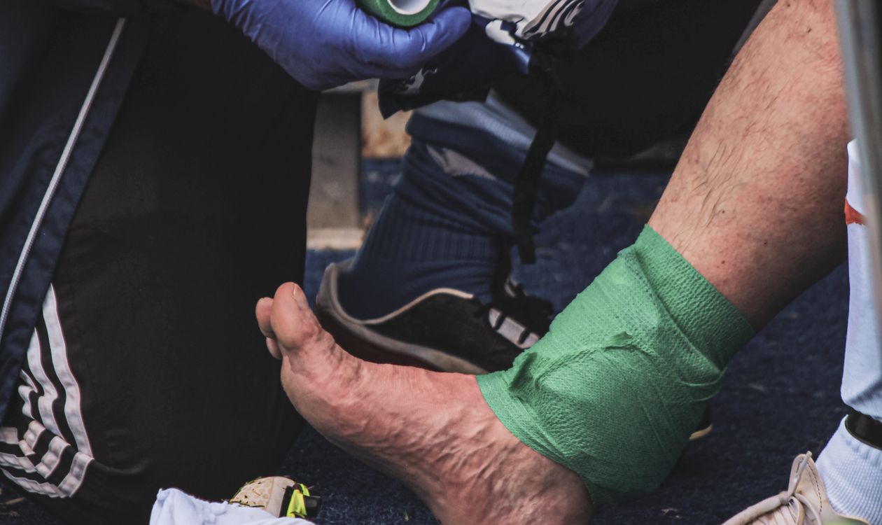 PEMF לשיקום ספורטאים — טיפול בפציעת רגל (athlete sports injury recovery treatment) | PainFree
