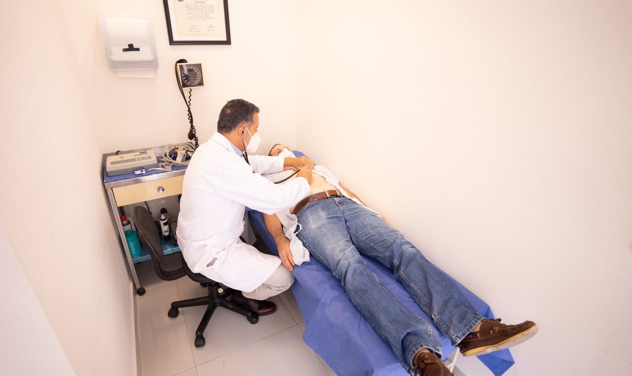 רופא במרפאה קלינית — טיפול PEMF של PainFree | PainFree