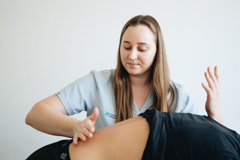 טיפול PEMF במרפאת PainFree — תמיכה בהפחתת מתח שרירי וסטרס | פולסים אלקטרו מגנטיים
